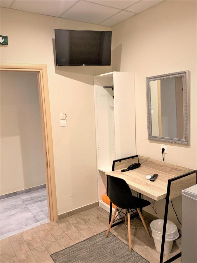 Achillion Hotel Пирей Экстерьер фото