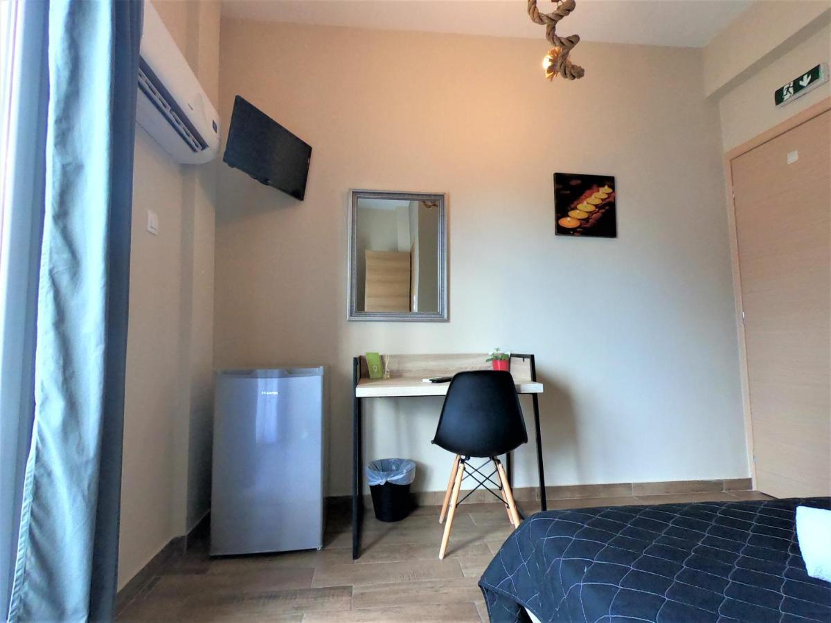 Achillion Hotel Пирей Экстерьер фото