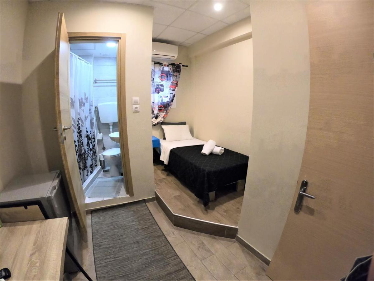 Achillion Hotel Пирей Экстерьер фото