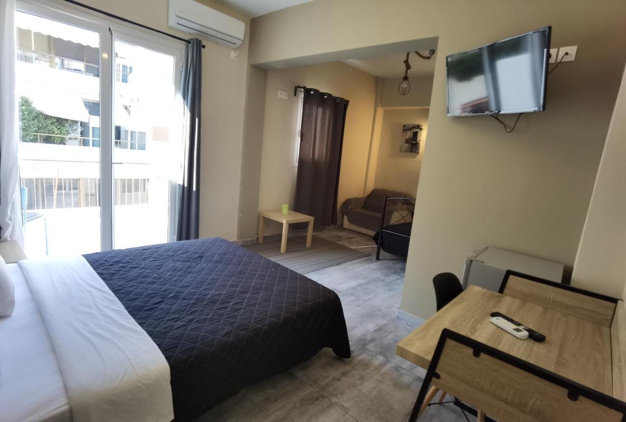 Achillion Hotel Пирей Экстерьер фото