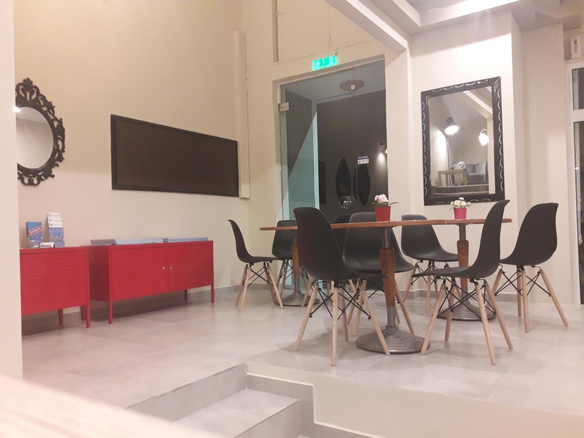 Achillion Hotel Пирей Экстерьер фото
