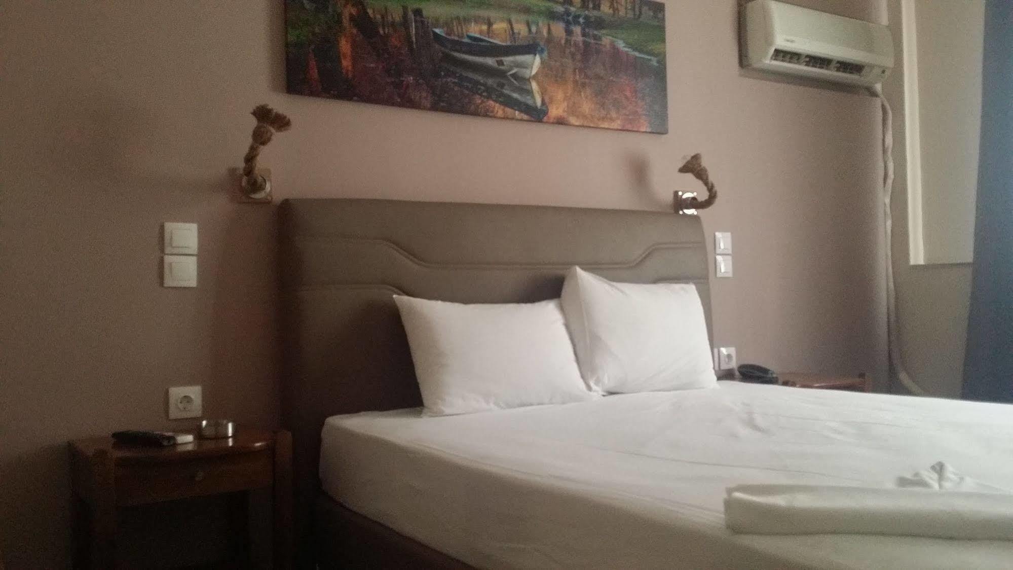 Achillion Hotel Пирей Экстерьер фото