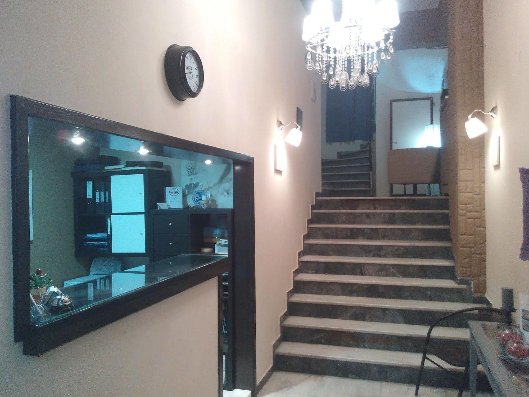 Achillion Hotel Пирей Экстерьер фото
