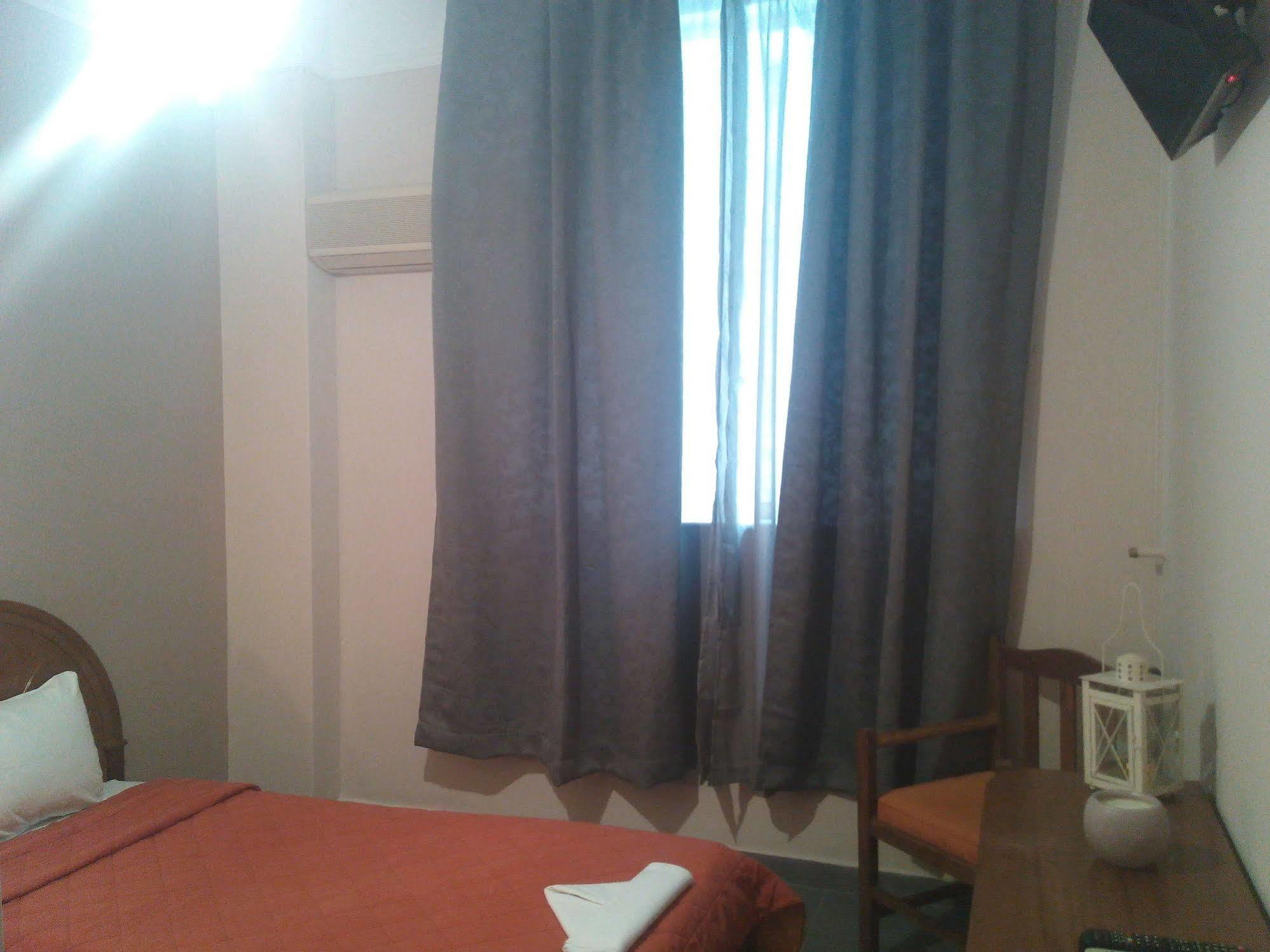 Achillion Hotel Пирей Экстерьер фото