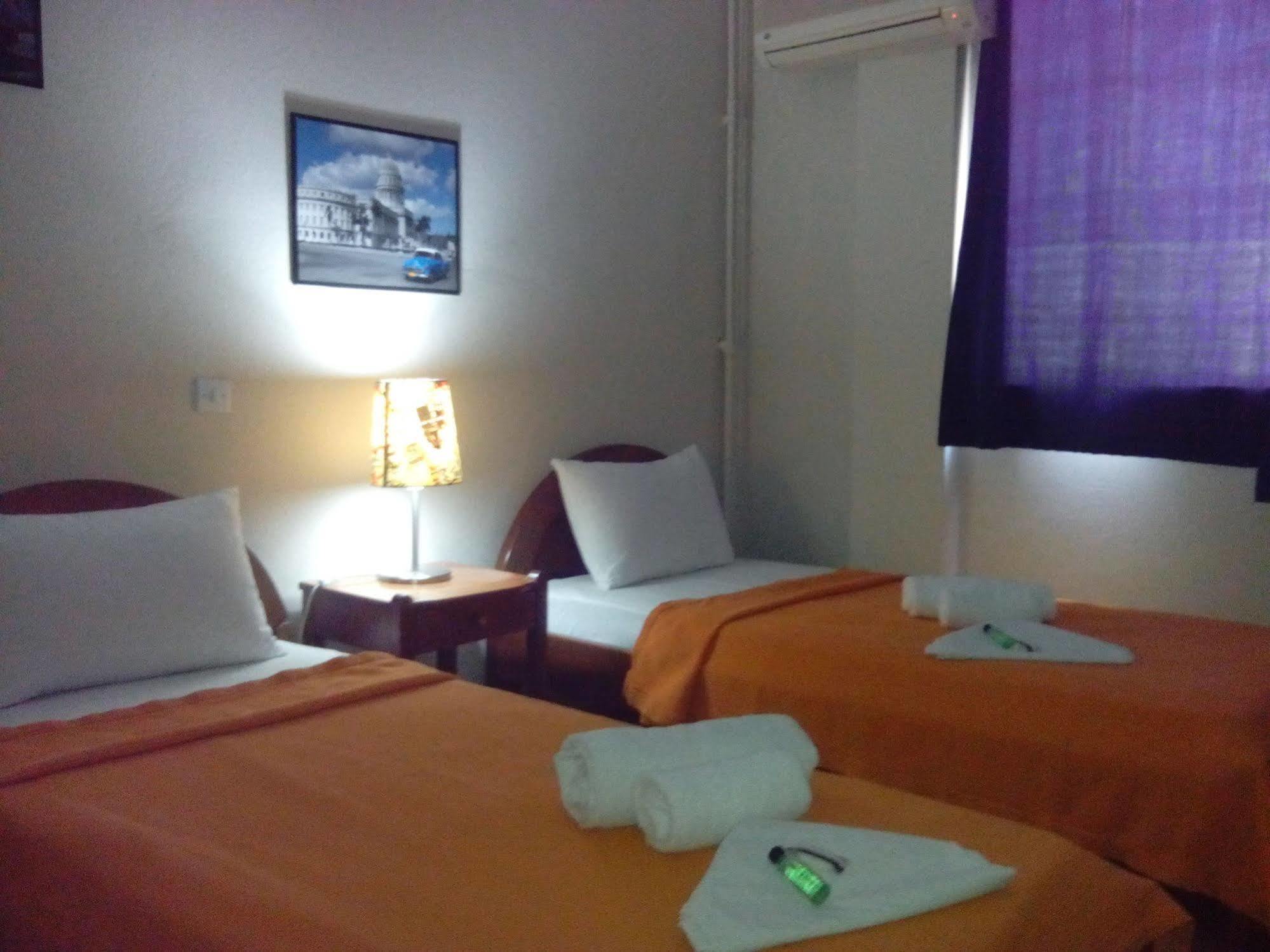 Achillion Hotel Пирей Экстерьер фото