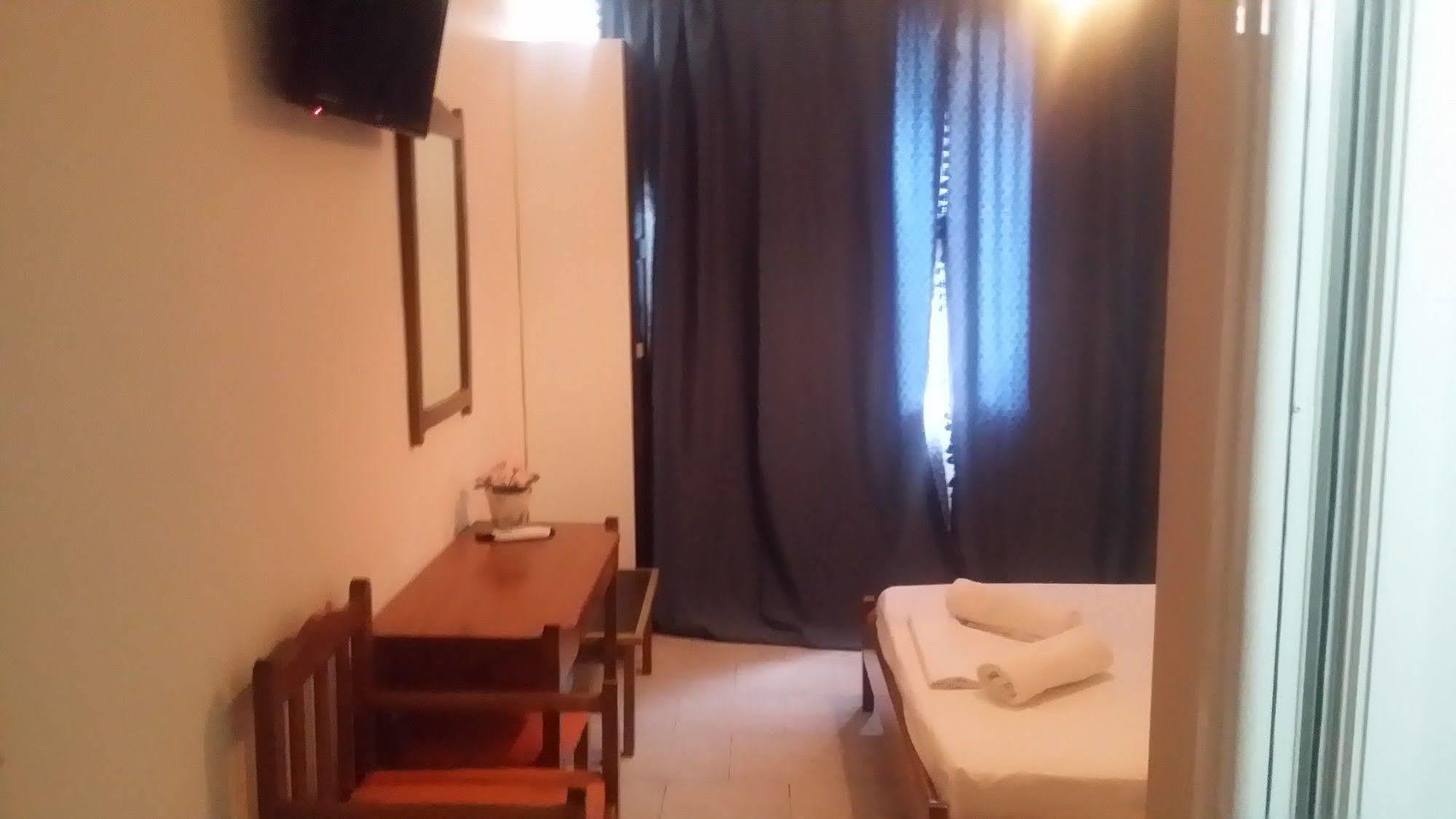 Achillion Hotel Пирей Экстерьер фото